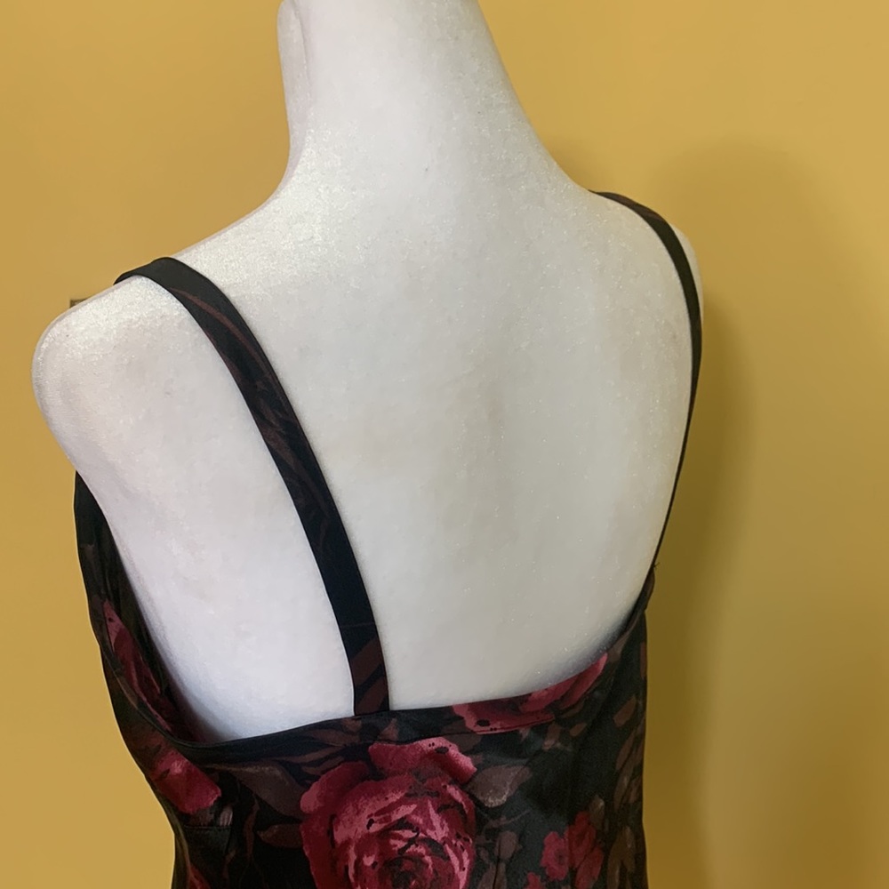 💗Floral silky tank top - Picture 5 of 7